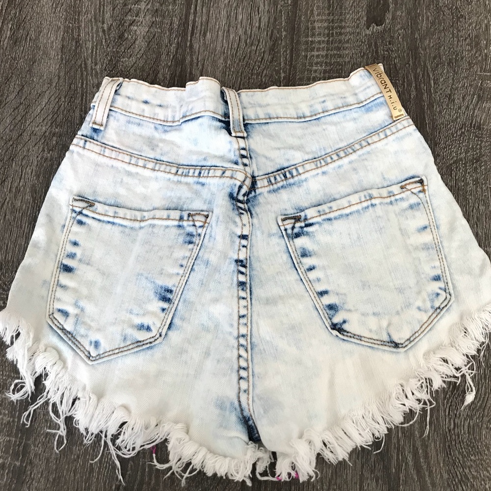 Daisy Shorts - Picture 2 of 2